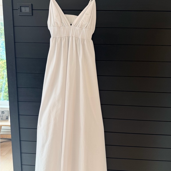 Aritzia Dresses & Skirts - Babaton white Maxi Dress